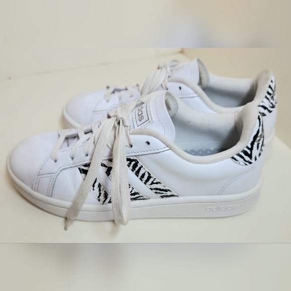 adidas Women's Grand Court Zebra GZ0150 Size 5 Tennis - Picture 1 of 8